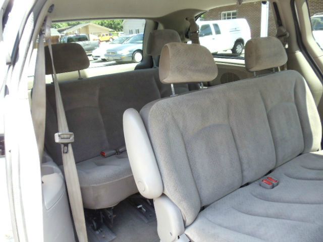 Chrysler Town and Country 2003 photo 4