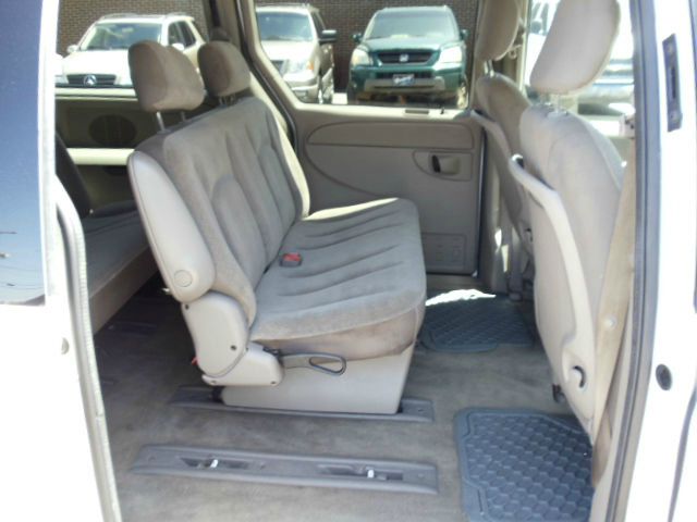 Chrysler Town and Country 2003 photo 5
