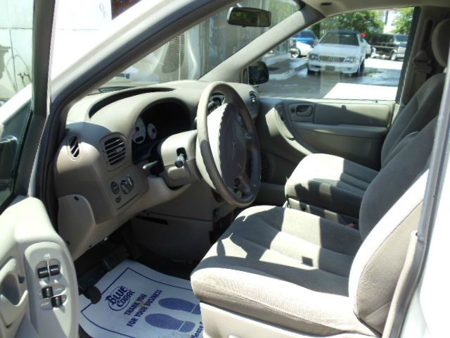 Chrysler Town and Country 2003 photo 9
