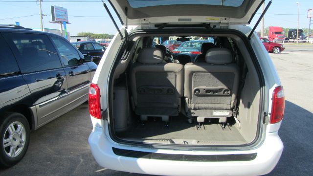Chrysler Town and Country 2003 photo 4