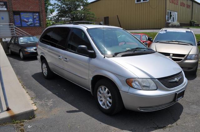 Chrysler Town and Country 2WD 4dr SE MiniVan