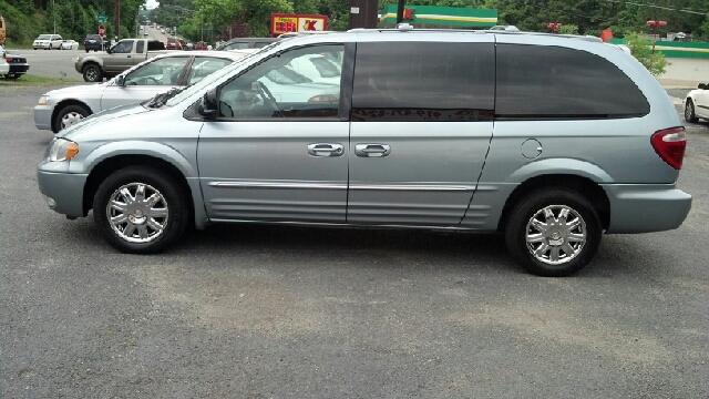 Chrysler Town and Country 2003 photo 7