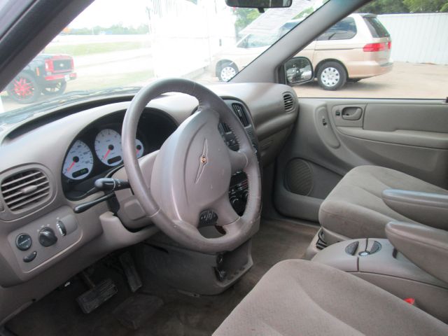 Chrysler Town and Country 2003 photo 1