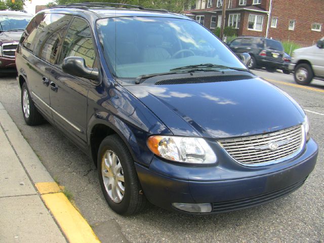 Chrysler Town and Country 2003 photo 4