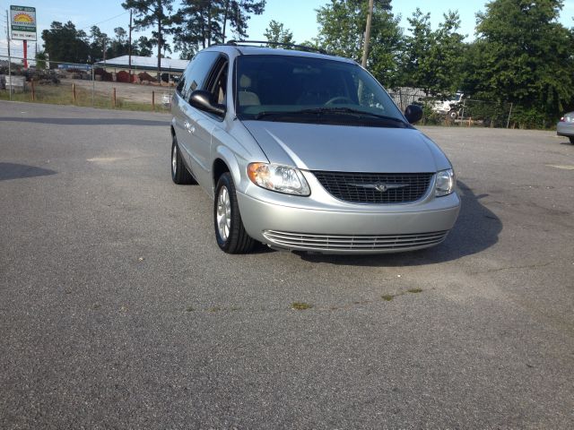 Chrysler Town and Country 2003 photo 12