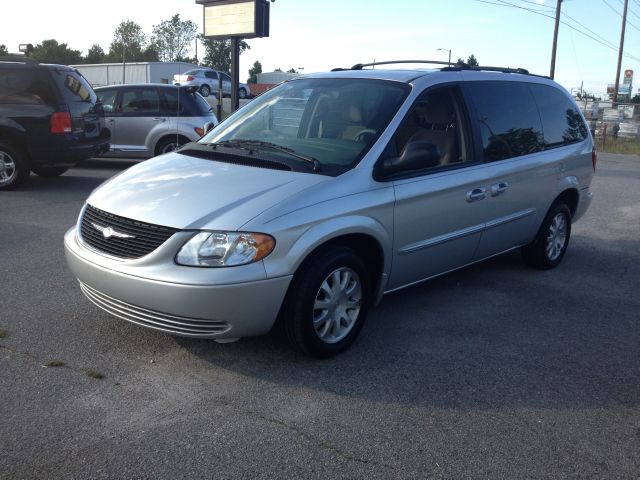 Chrysler Town and Country 2003 photo 13