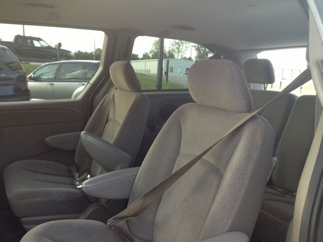 Chrysler Town and Country 2003 photo 15