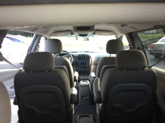 Chrysler Town and Country 2003 photo 16