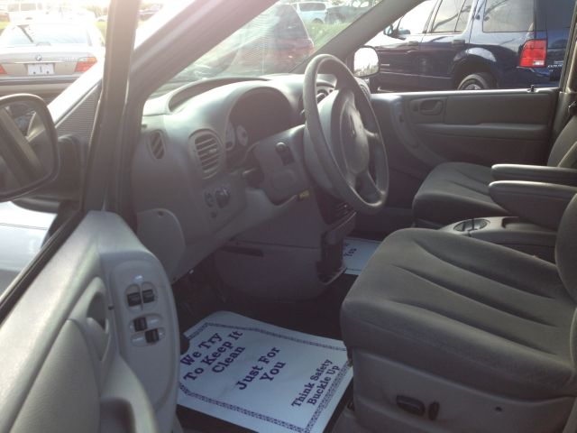 Chrysler Town and Country 2003 photo 17