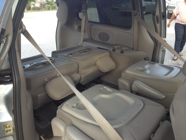 Chrysler Town and Country 2003 photo 3