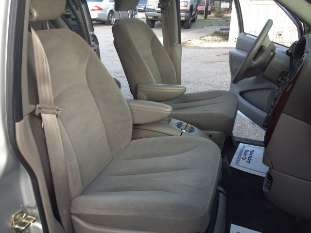 Chrysler Town and Country 2003 photo 6