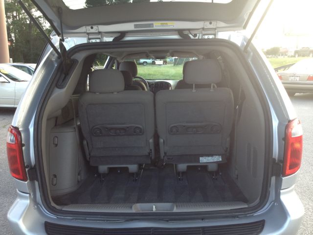 Chrysler Town and Country 2003 photo 7