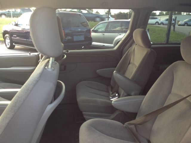 Chrysler Town and Country 2003 photo 8