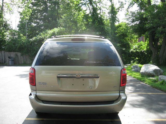 Chrysler Town and Country 2003 photo 4