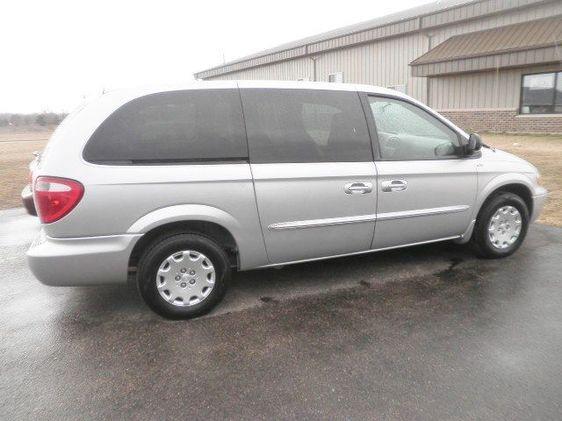 Chrysler Town and Country 2003 photo 1
