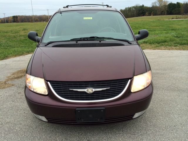 Chrysler Town and Country 2003 photo 4