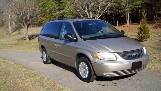 Chrysler Town and Country Quad Coupe 3 MiniVan
