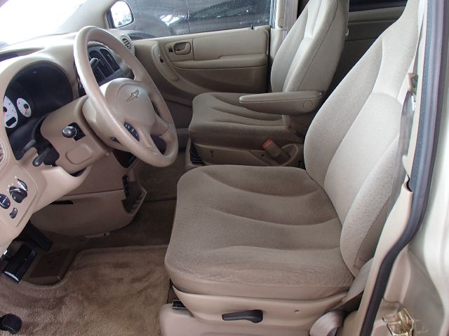 Chrysler Town and Country 2003 photo 13