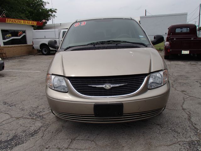 Chrysler Town and Country 2003 photo 14