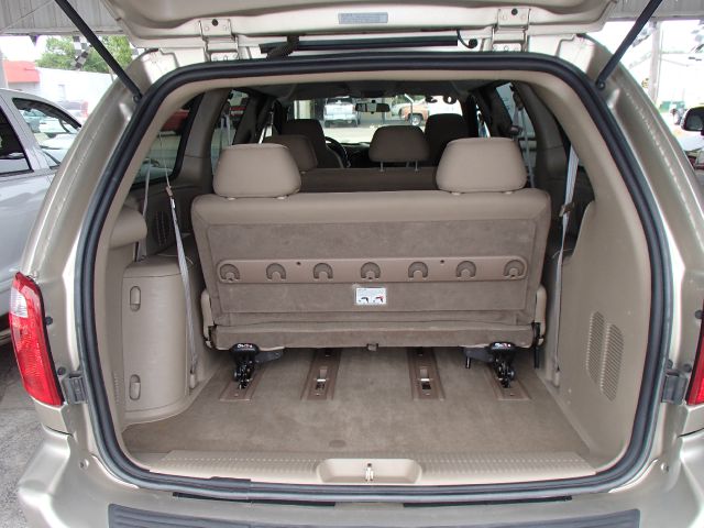 Chrysler Town and Country 2003 photo 16