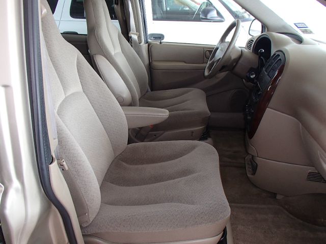 Chrysler Town and Country 2003 photo 4
