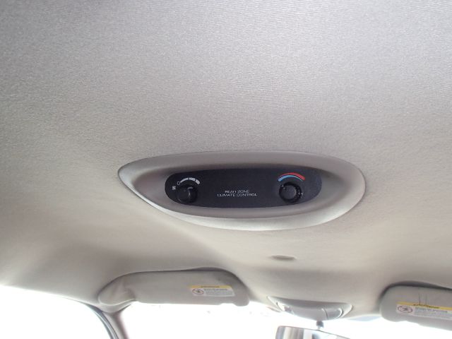 Chrysler Town and Country 2003 photo 8