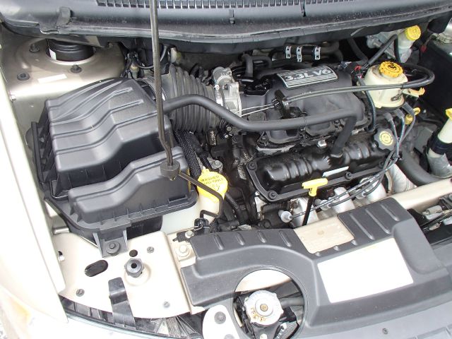 Chrysler Town and Country 2003 photo 9