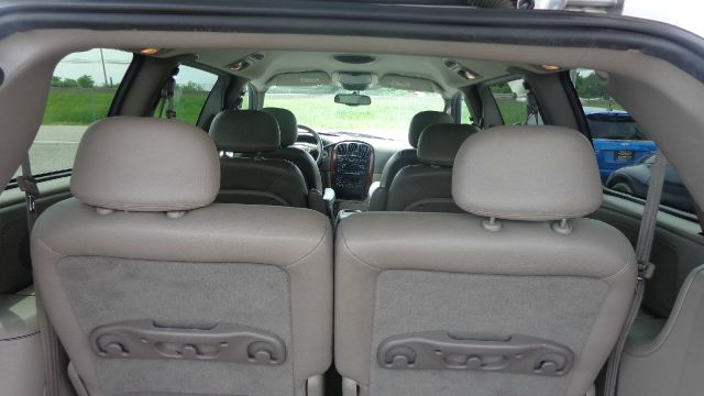 Chrysler Town and Country 2003 photo 4