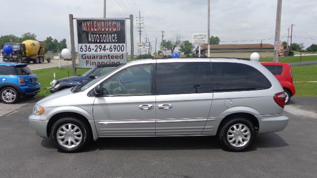Chrysler Town and Country 2003 photo 8