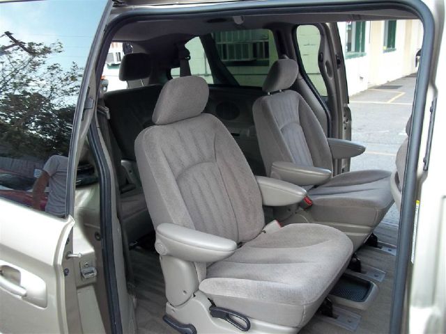 Chrysler Town and Country 2003 photo 13