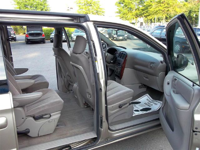 Chrysler Town and Country 2003 photo 14