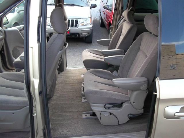 Chrysler Town and Country 2003 photo 16