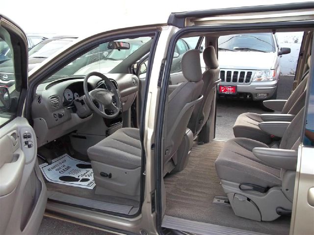 Chrysler Town and Country 2003 photo 17