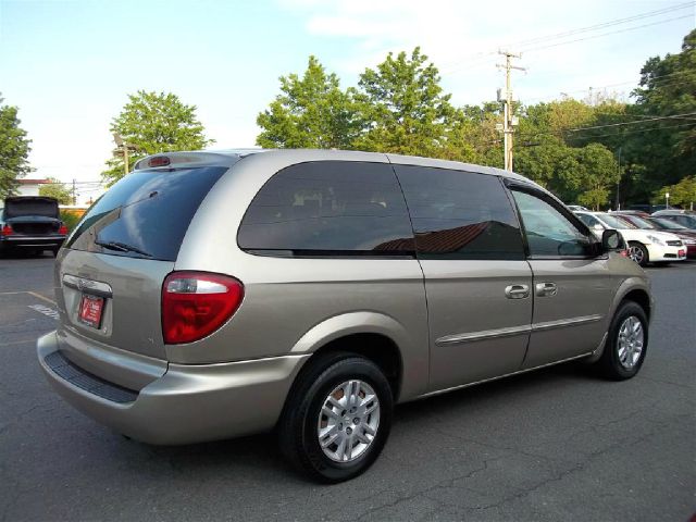 Chrysler Town and Country 2003 photo 18
