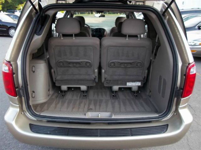 Chrysler Town and Country 2003 photo 5