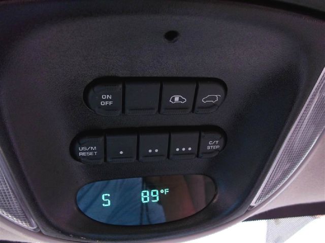 Chrysler Town and Country 2003 photo 7