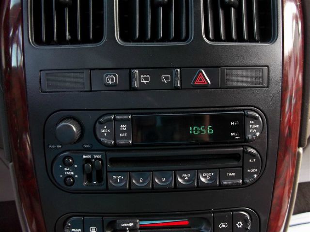 Chrysler Town and Country 2003 photo 8