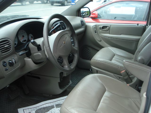 Chrysler Town and Country 2WD 4dr SE MiniVan