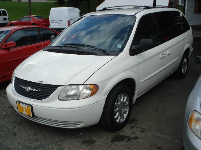 Chrysler Town and Country 2003 photo 4
