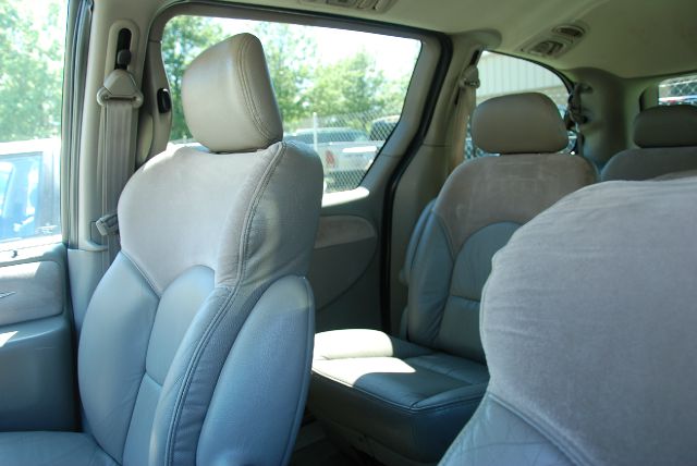 Chrysler Town and Country 2003 photo 1