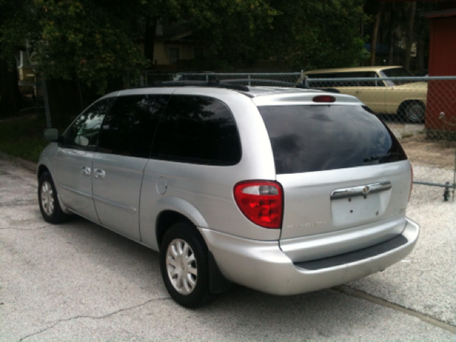 Chrysler Town and Country SLE 1500 EXT MiniVan