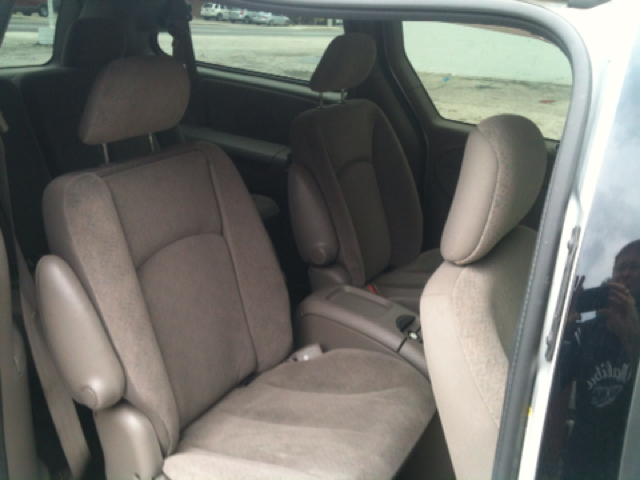Chrysler Town and Country 2003 photo 1