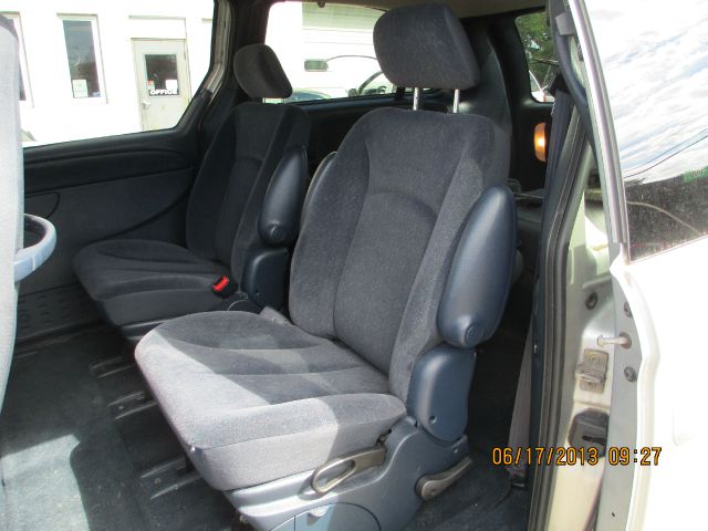 Chrysler Town and Country Quad Coupe 3 MiniVan
