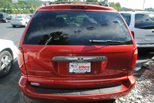 Chrysler Town and Country 2003 photo 4