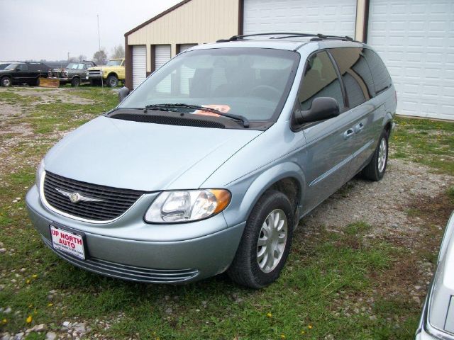 Chrysler Town and Country 2003 photo 1