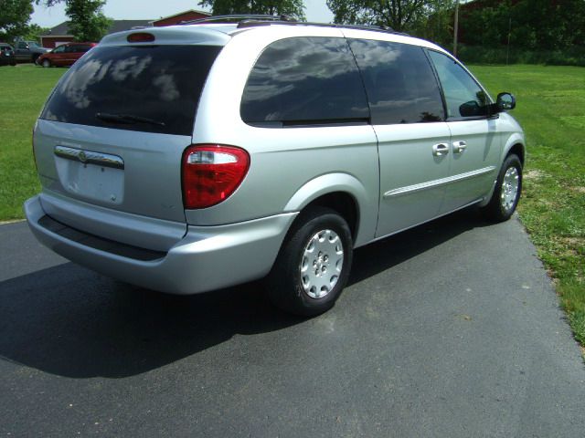 Chrysler Town and Country 2003 photo 15