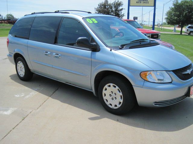 Chrysler Town and Country Quad Coupe 3 MiniVan