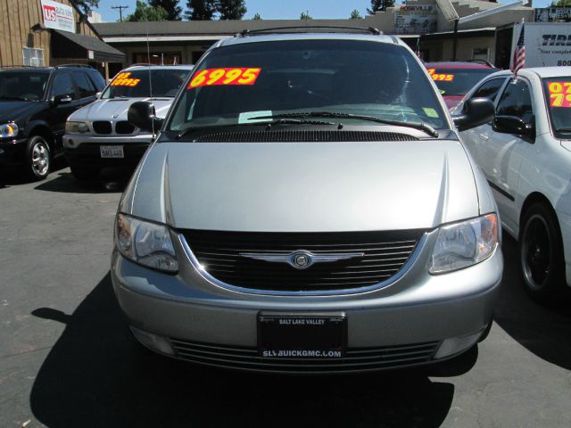 Chrysler Town and Country 2003 photo 1