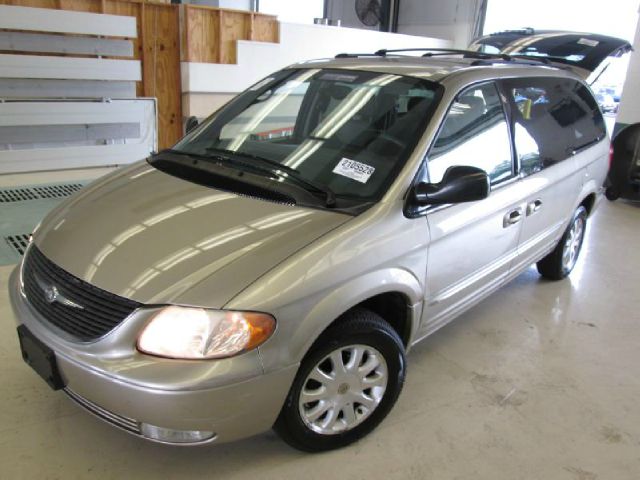Chrysler Town and Country Quad Coupe 3 MiniVan