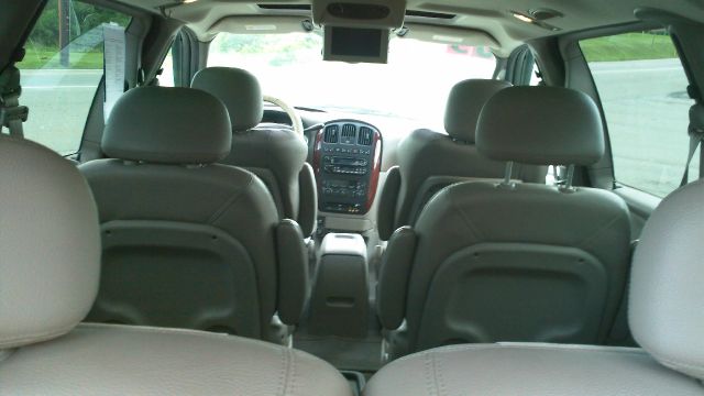 Chrysler Town and Country 2003 photo 11